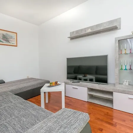 Ivano Apartment *